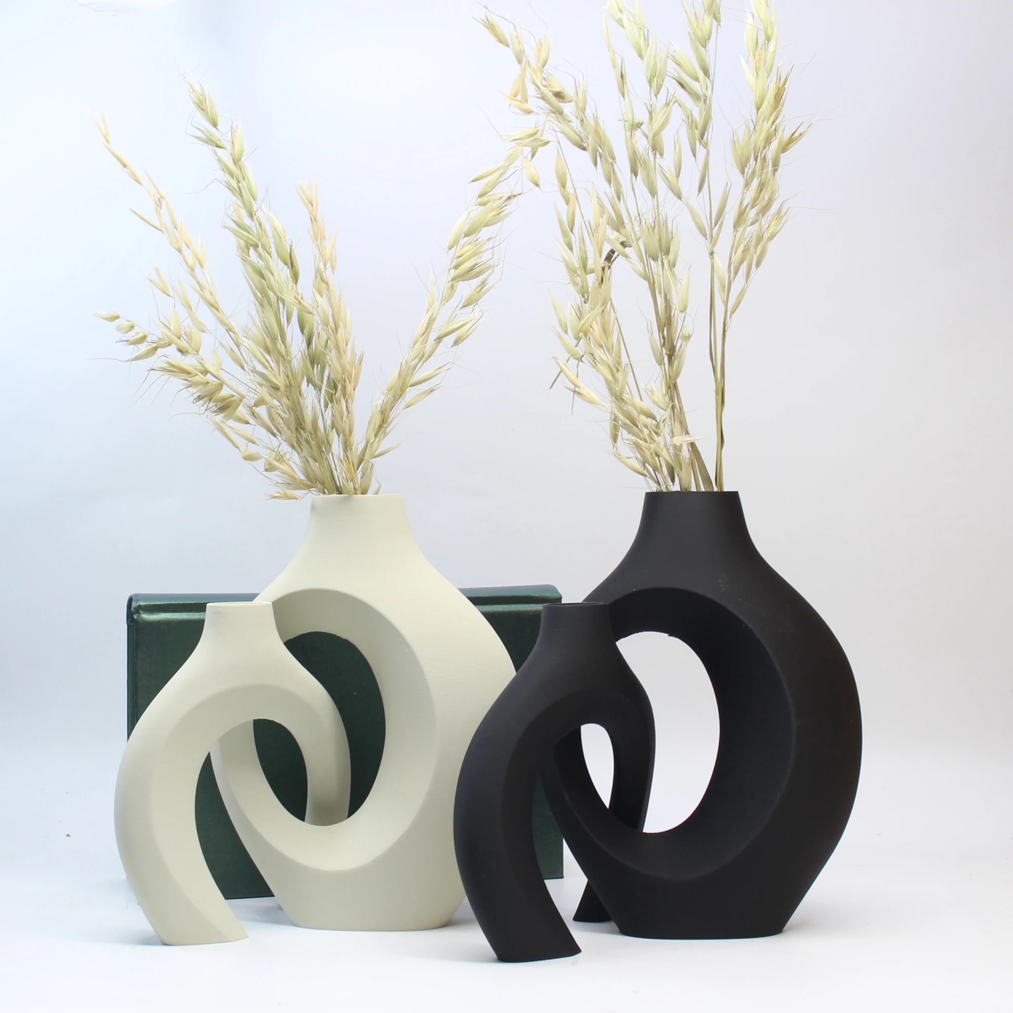 set 2 vasi abbraccio in ceramica-design romantico-LUSSO E DIMORA.