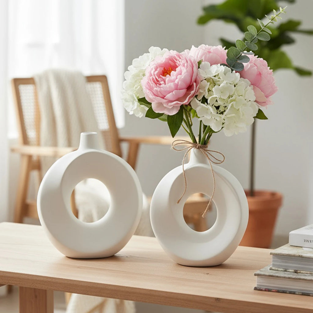1PC, A Creative and Simple Resin White Donut Vase, A Modern Home Decoration Vase